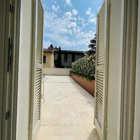 A un passo dalla piazza-2
